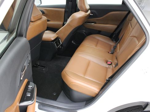 Used 2025 Toyota Crown Signia w/ Advanced Technology Package AWD/4WD image 31