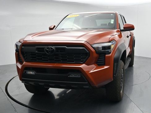 Used 2025 Toyota Tacoma TRD Off-Road AWD/4WD image 3