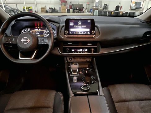 Used 2024 Nissan Rogue SV image 14