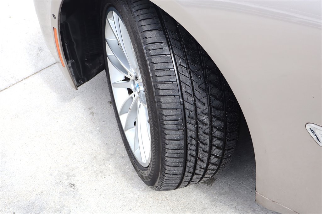 Used 2013 BMW 750i RWD image 10