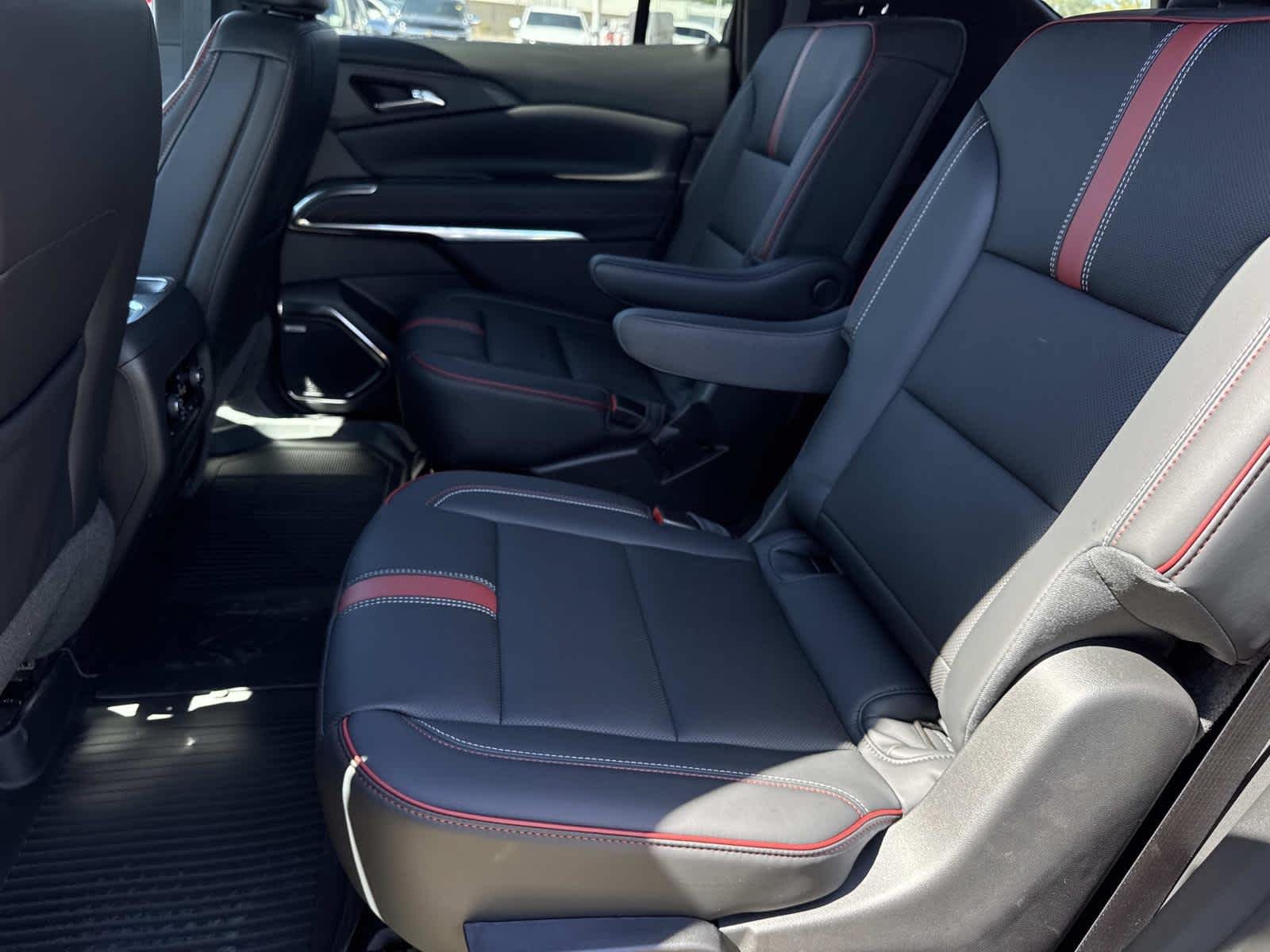 New 2027 Chevrolet Traverse RS w/ LPO, Floor Liner Package FWD image 9