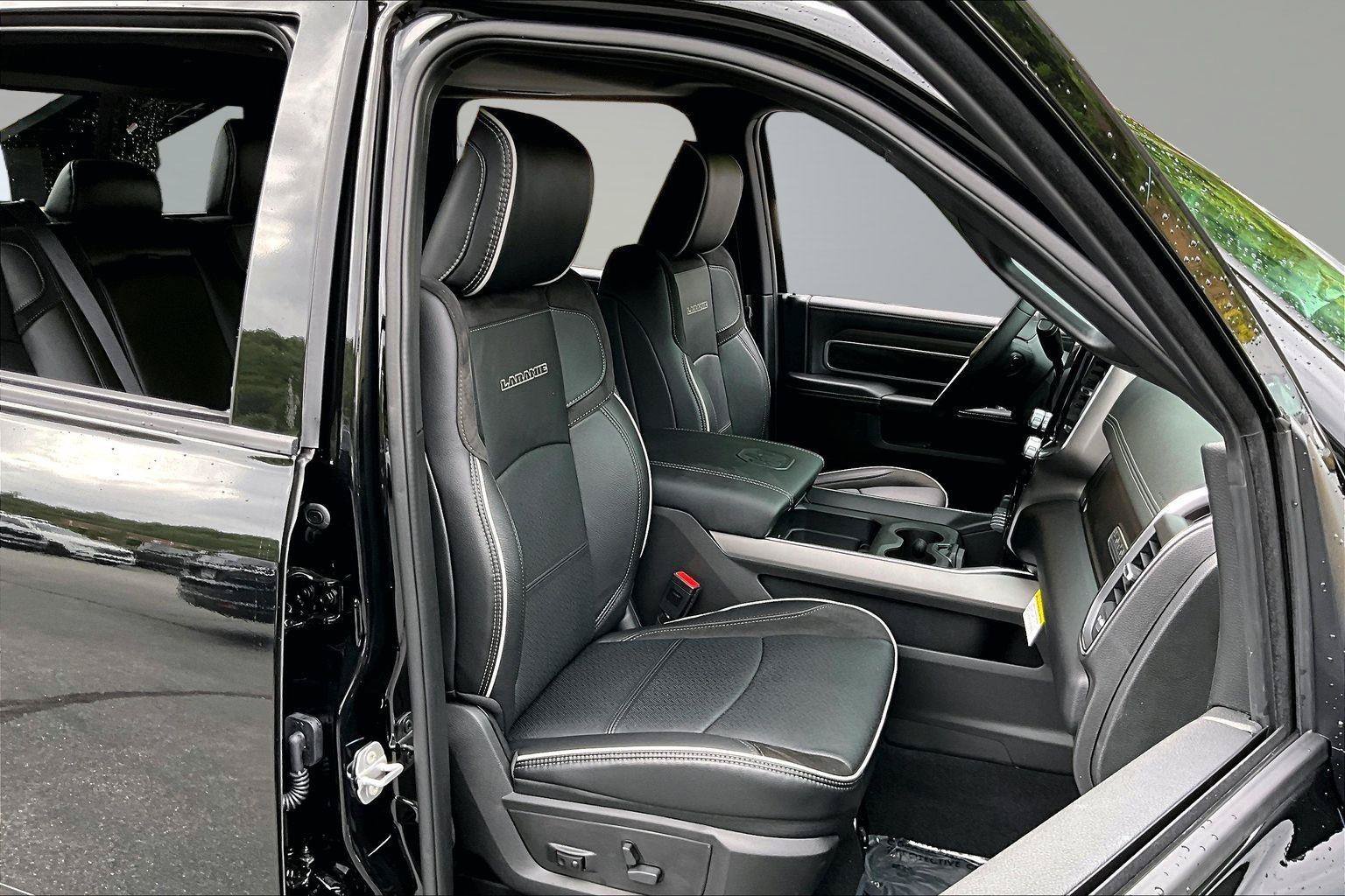 New 2026 RAM 2500 Laramie AWD/4WD image 9