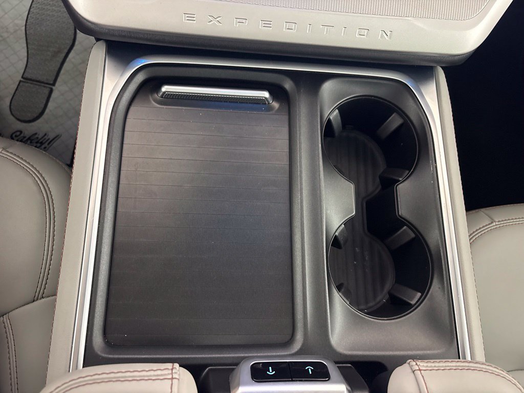 Used 2025 Ford Expedition Active RWD image 30