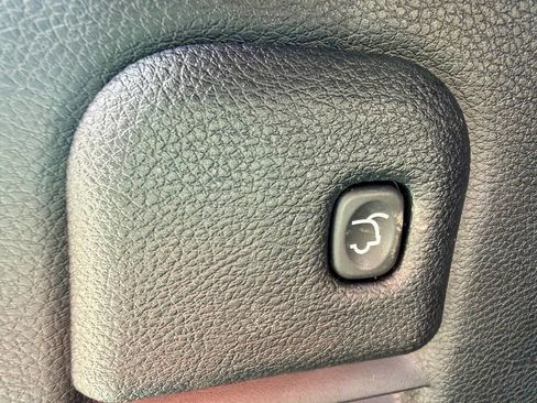 Used 2018 Jeep Grand Cherokee Altitude AWD/4WD image 14
