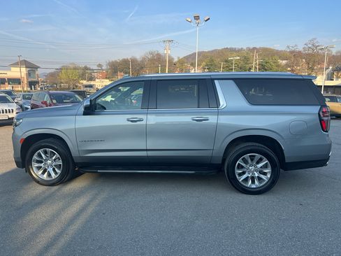 Used 2024 Chevrolet Suburban Premier image 5