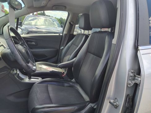 Used 2016 Chevrolet Trax LT w/ LT Convenience Package AWD/4WD image 9