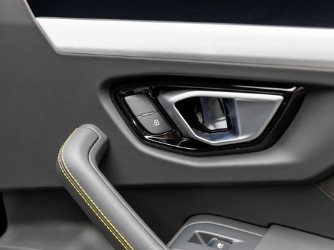 Used 2022 Lamborghini Urus image 48