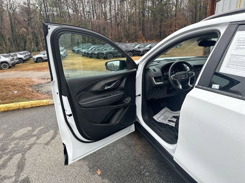 Used 2022 GMC Terrain SLE w/ Driver Convenience Package image 13