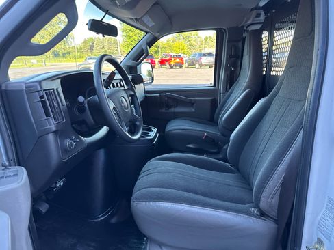 Used 2024 GMC Savana 2500 w/ Driver Convenience Package image 17