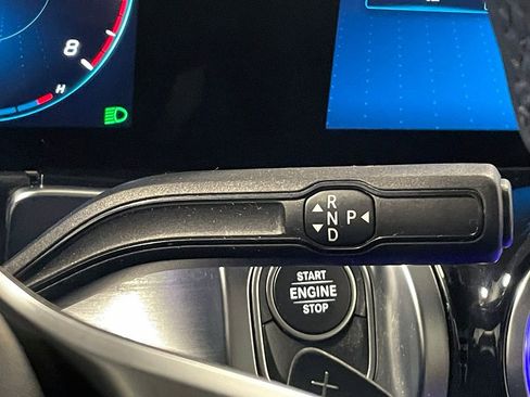 Used 2021 Mercedes-Benz GLB 250 4MATIC image 32