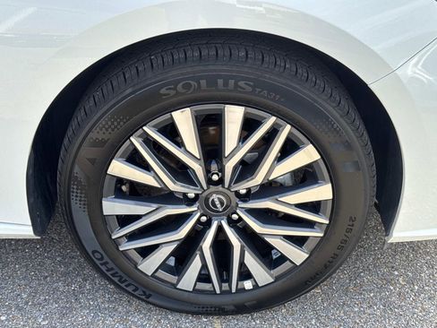 Used 2025 Nissan Altima 2.5 SV image 4