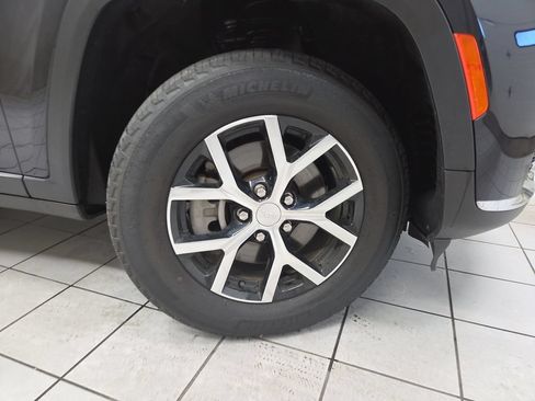 Used 2023 Jeep Grand Cherokee L Limited AWD/4WD image 8