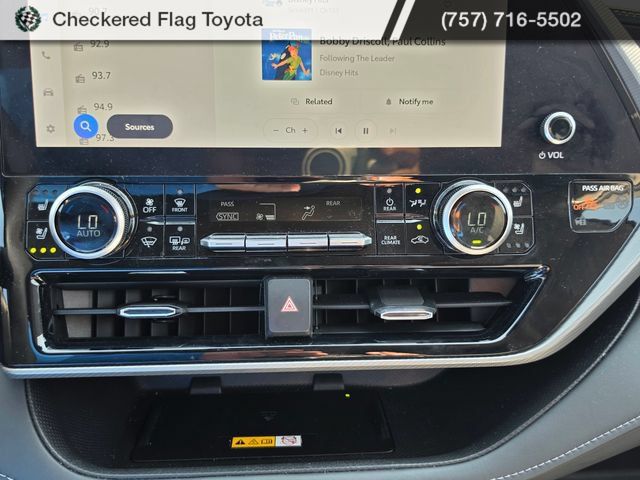 Used 2024 Toyota Highlander Platinum AWD/4WD image 17