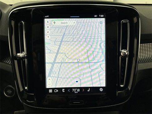 Certified 2025 Volvo XC40 B5 Plus image 18