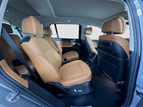 Used 2023 BMW X7 xDrive40i w/ Premium Package image 27