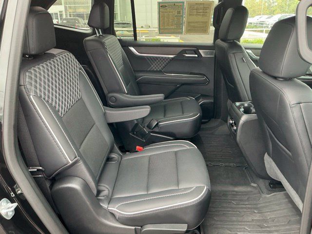 Used 2025 GMC Acadia Denali w/ Super Cruise Package FWD image 27