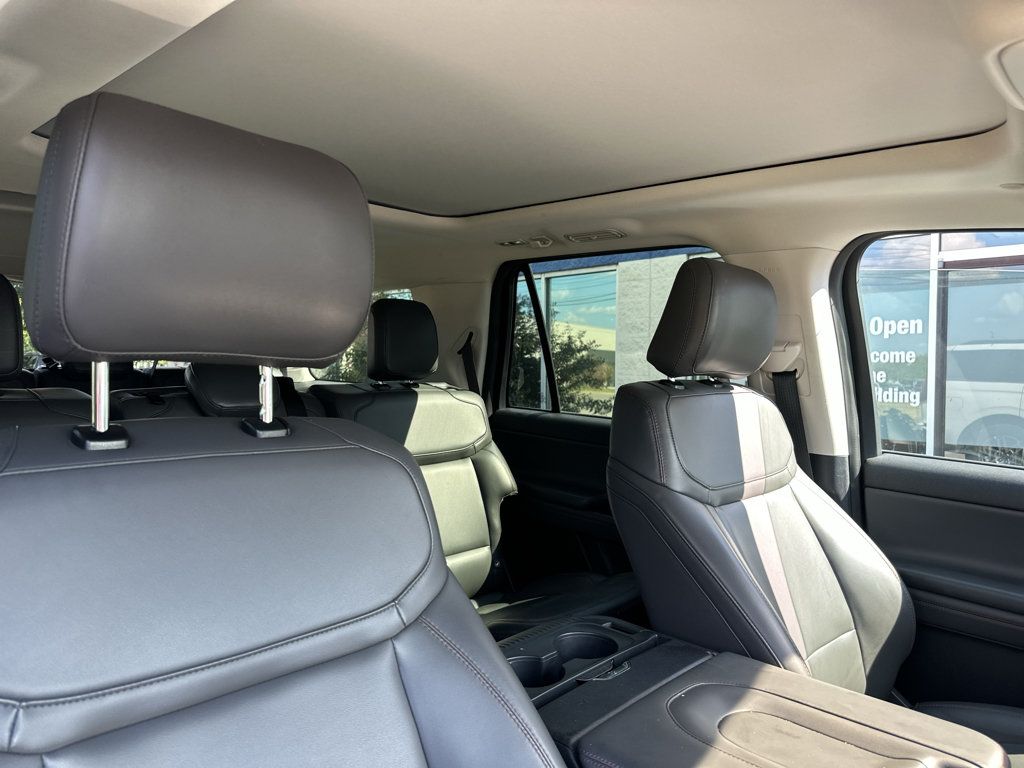 Used 2025 Ford Expedition Active AWD/4WD image 12