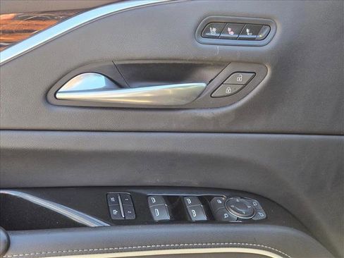 Used 2022 Cadillac Escalade ESV Premium Luxury image 9