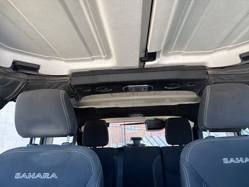 Used 2018 Jeep Wrangler Unlimited Sahara AWD/4WD image 21
