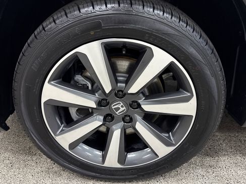 Used 2023 Honda Pilot Touring image 2