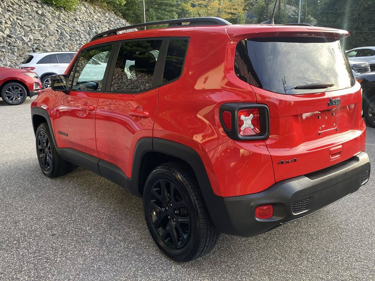 Used 2022 Jeep Renegade Altitude w/ Convenience Group AWD/4WD image 3