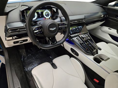 Used 2025 Aston Martin V8 Vantage Coupe image 19