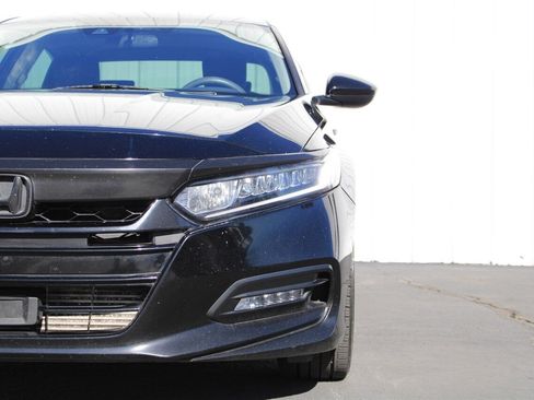 Used 2018 Honda Accord EX image 9