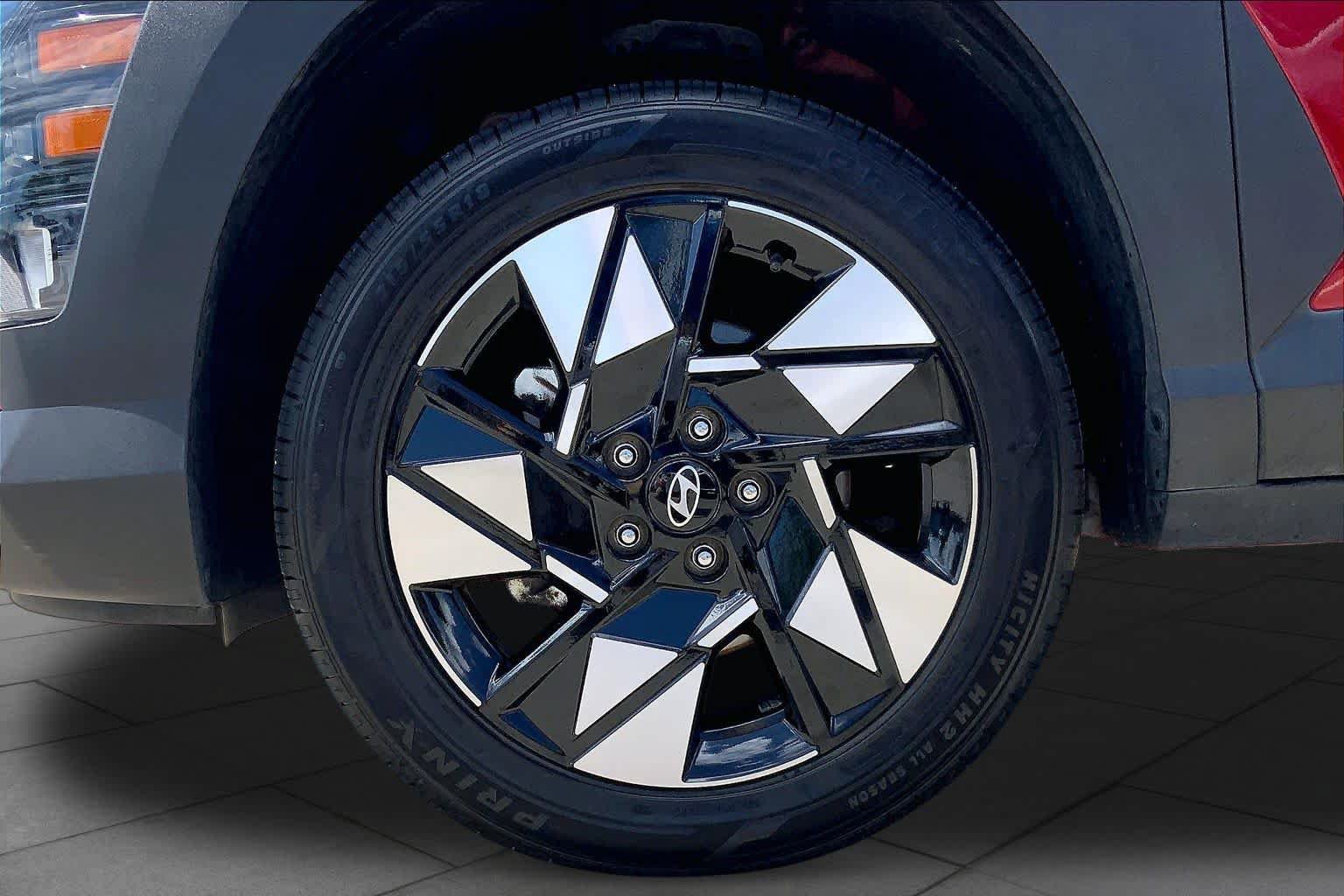 Used 2025 Hyundai Kona SEL AWD/4WD image 11