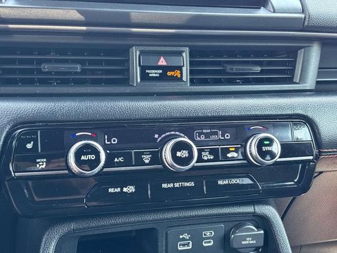 Used 2025 Honda Pilot TrailSport image 28