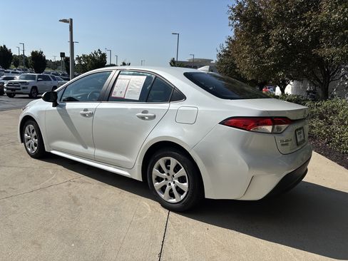 Used 2025 Toyota Corolla LE FWD image 7