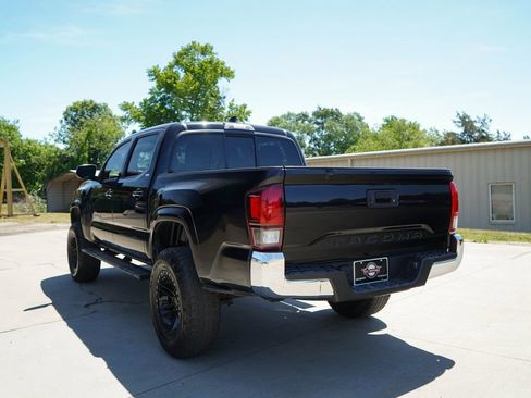 Used 2022 Toyota Tacoma SR5 RWD image 4