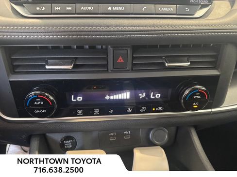 Used 2025 Nissan Rogue SV AWD/4WD image 17