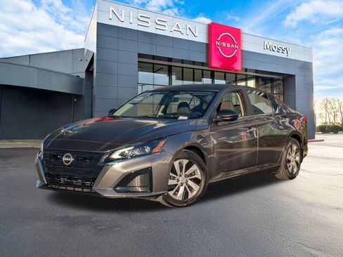 Used 2025 Nissan Altima 2.5 S image 1