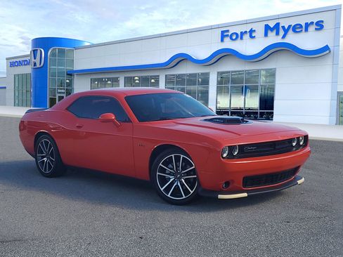 Used 2023 Dodge Challenger R/T w/ Plus Package image 1