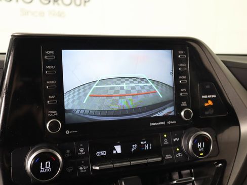 Used 2022 Toyota Highlander LE image 6