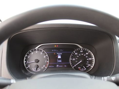 Used 2024 Nissan Frontier SV image 21