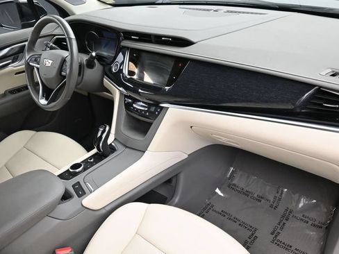 Certified 2023 Cadillac XT6 Premium Luxury FWD image 11