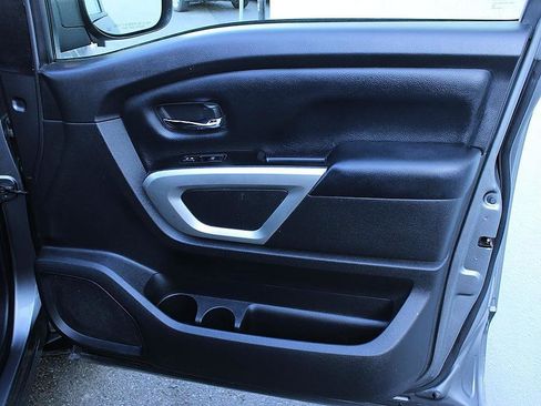 Used 2017 Nissan Titan SV image 25