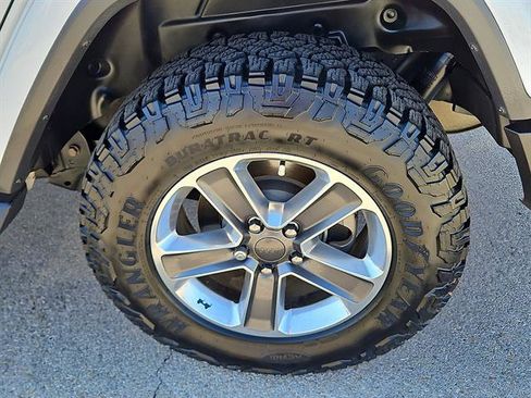 Used 2021 Jeep Wrangler Unlimited Sahara image 8