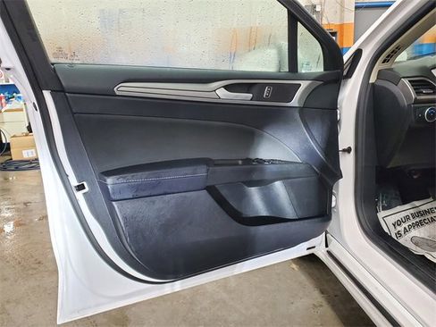 Used 2020 Ford Fusion SE image 8