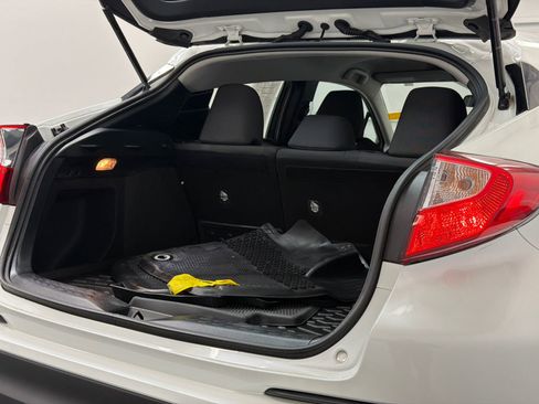 Used 2021 Toyota C-HR LE FWD image 7