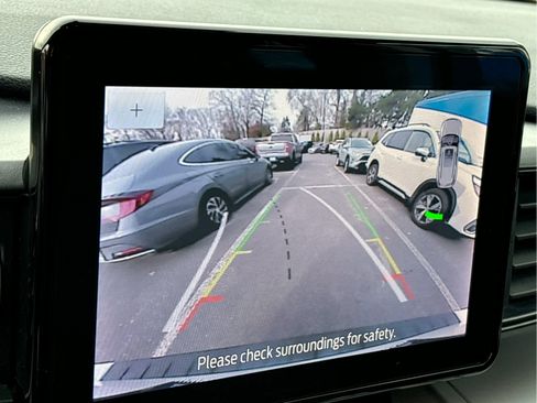 Used 2023 Ford Explorer XLT image 19