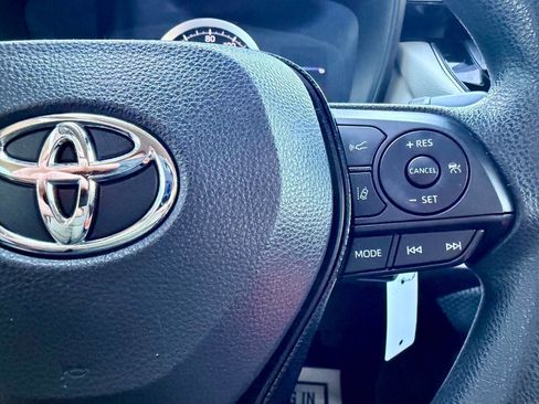 Used 2021 Toyota Corolla LE FWD image 34