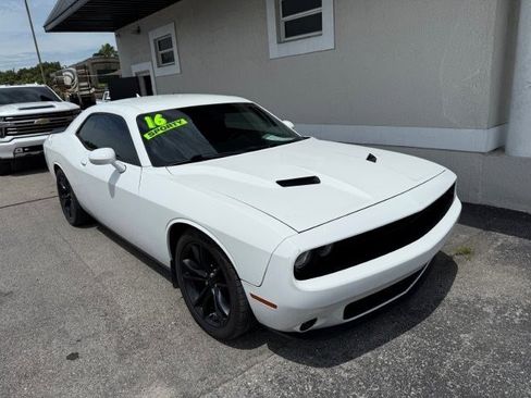 Used 2016 Dodge Challenger SXT Plus image 2
