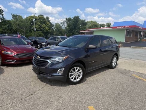Used 2018 Chevrolet Equinox LS FWD image 2
