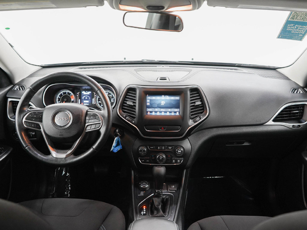Used 2019 Jeep Cherokee Latitude w/ Cold Weather Group AWD/4WD image 13