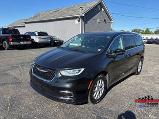 Used 2023 Chrysler Pacifica Touring-L FWD video 2