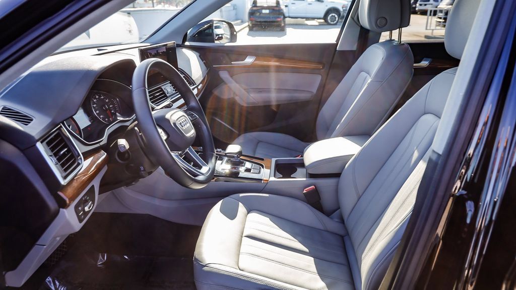 Used 2023 Audi Q5 2.0T Premium w/ Convenience Package AWD/4WD image 22