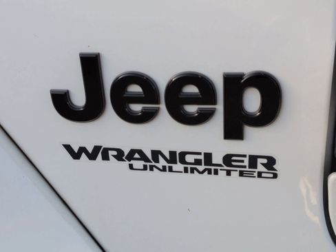 Used 2021 Jeep Wrangler Unlimited Sahara image 12
