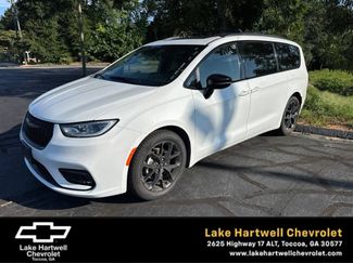 Used 2025 Chrysler Pacifica Limited FWD video 1